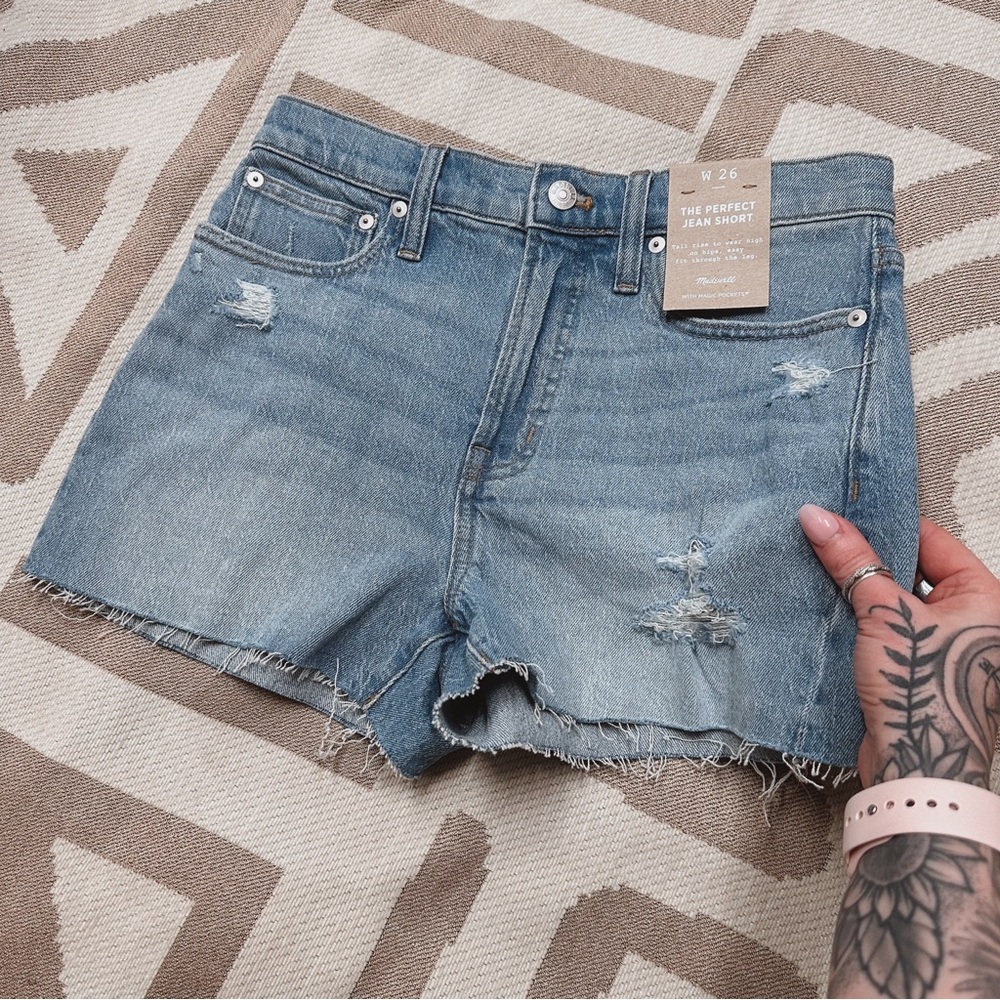 Madewell the perfect Jean short size 26